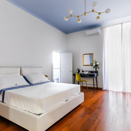 Tarsia 42 Suites Napoli Bagian luar foto