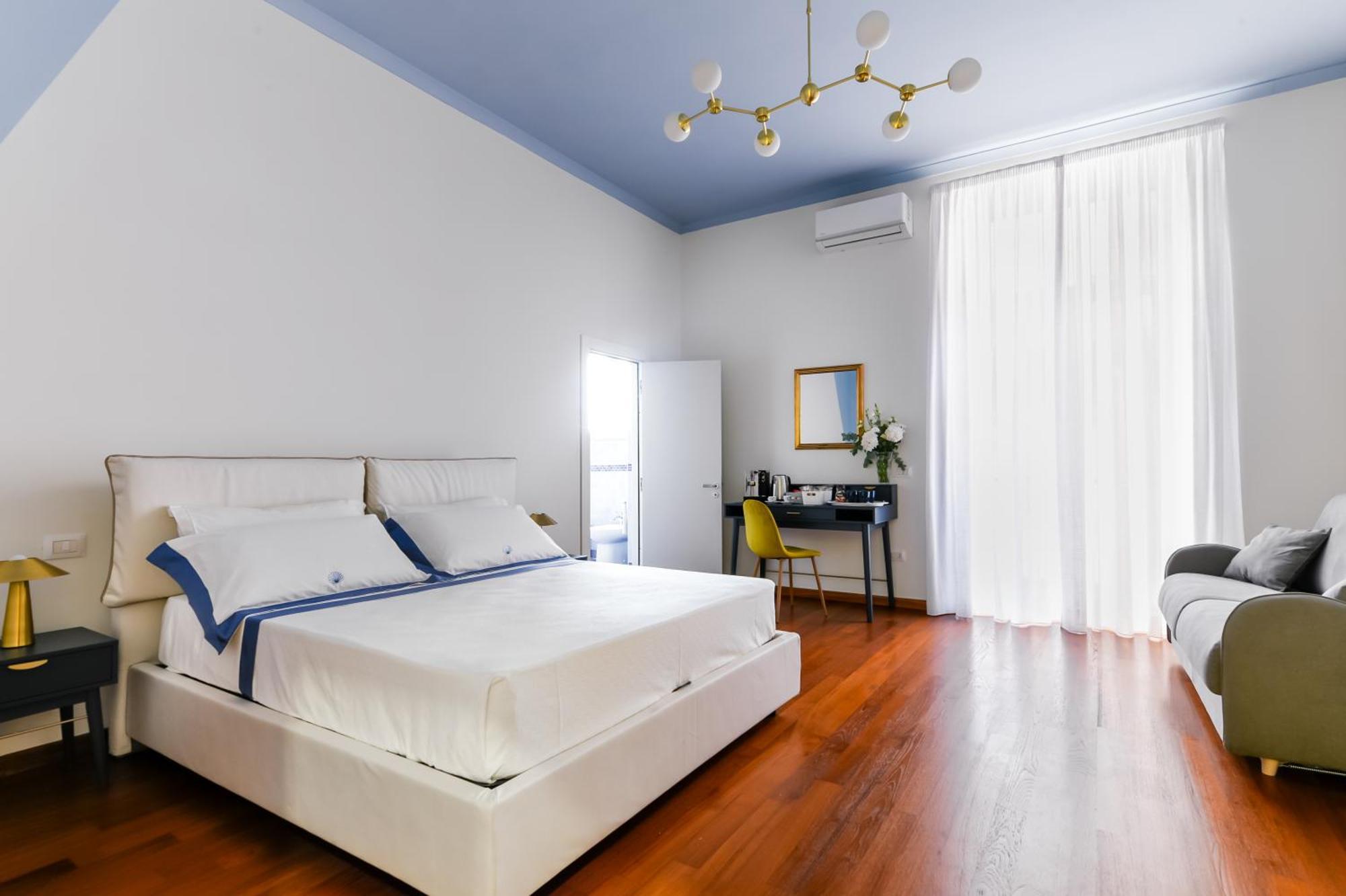 Tarsia 42 Suites Napoli Bagian luar foto