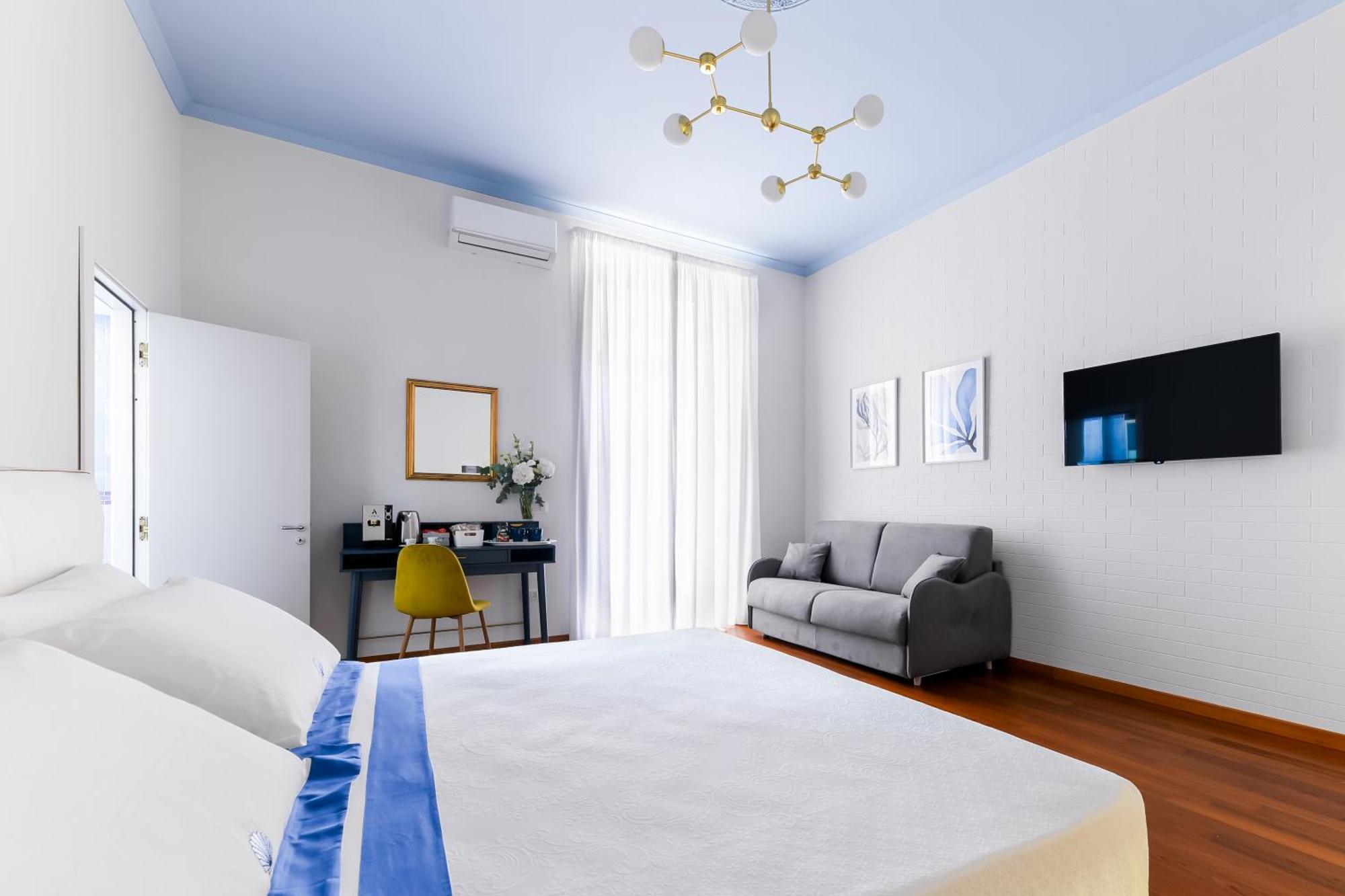 Tarsia 42 Suites Napoli Bagian luar foto